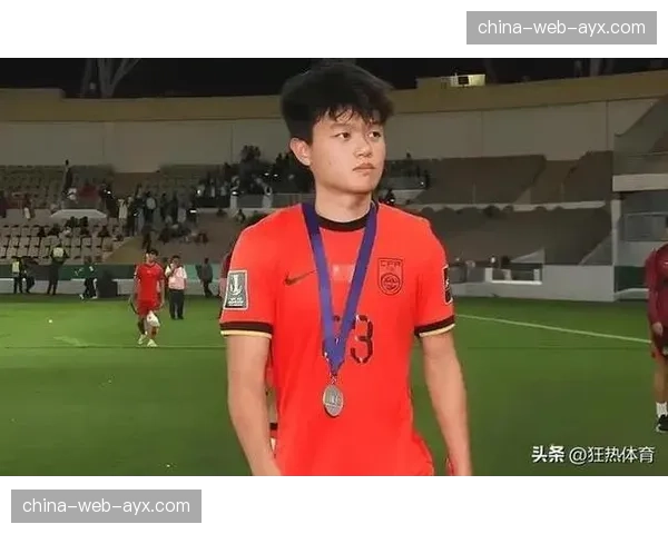 从青训到主力：杨希在上海海港的崛起之路，国足坐稳首发